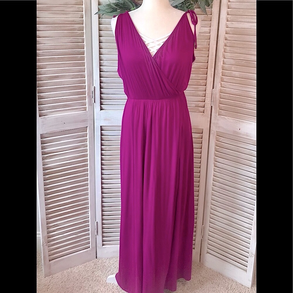 BOUTIQUE ITEM- Elegant Magenta Maxi Dress